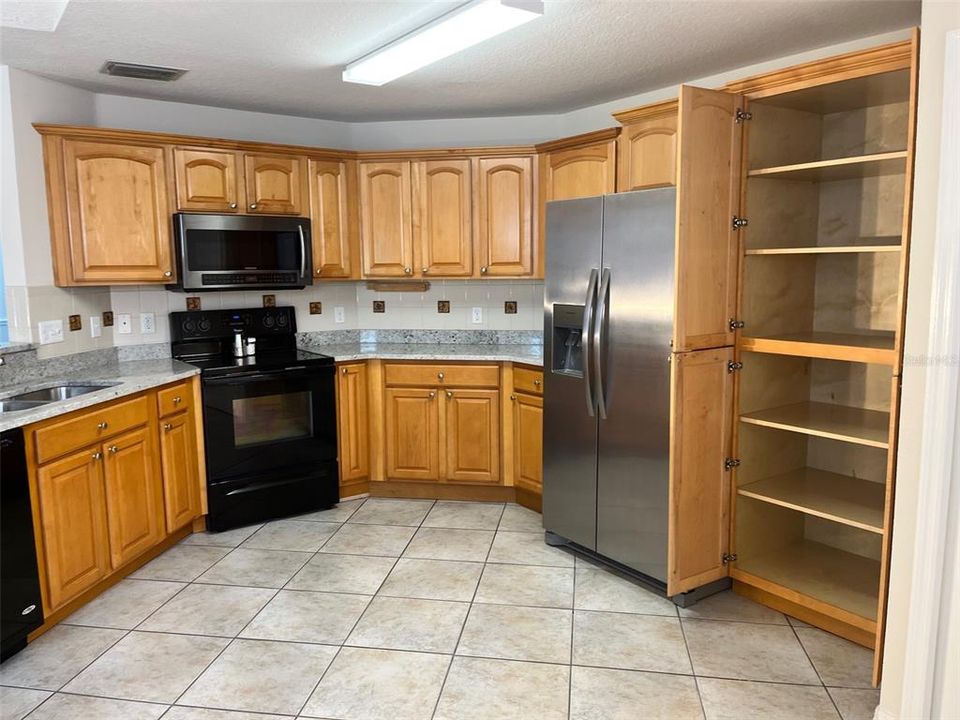 For Sale: $479,000 (3 beds, 2 baths, 1377 Square Feet)