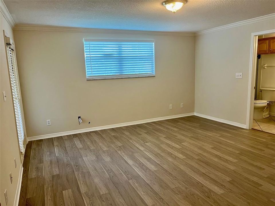 For Sale: $479,000 (3 beds, 2 baths, 1377 Square Feet)