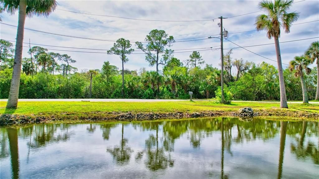 待售: $299,900 (1.13 acres)