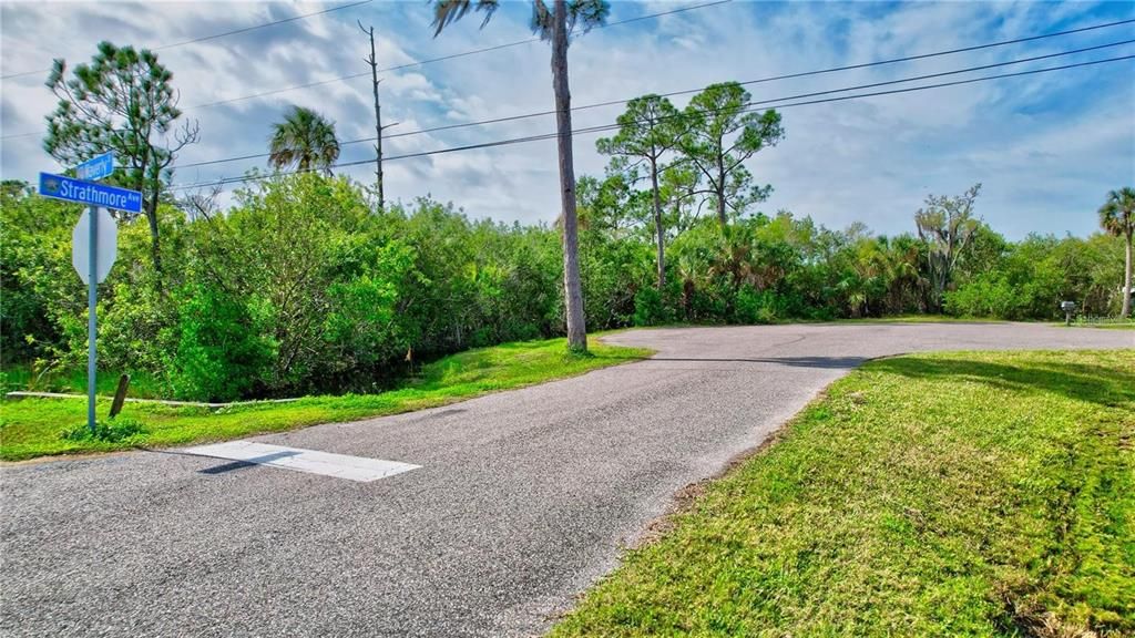 待售: $299,900 (1.13 acres)