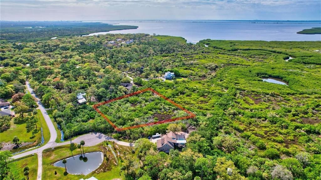 待售: $299,900 (1.13 acres)