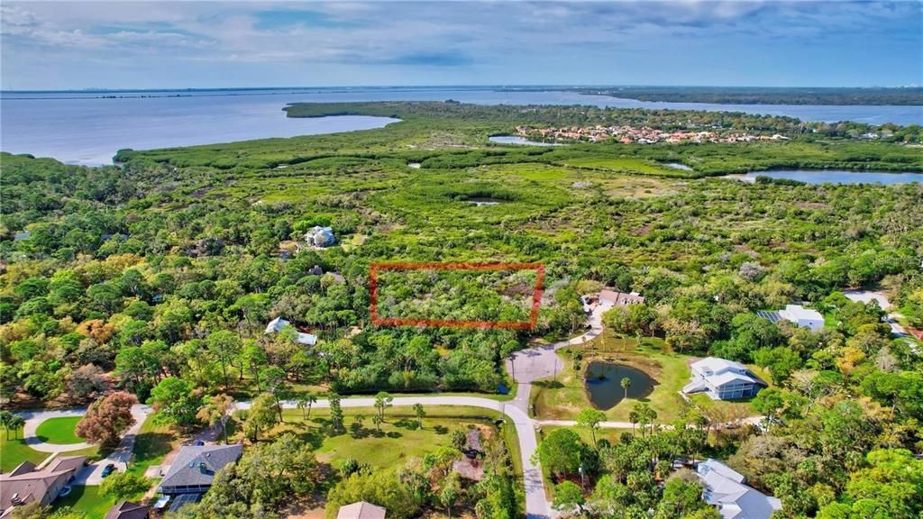 待售: $299,900 (1.13 acres)