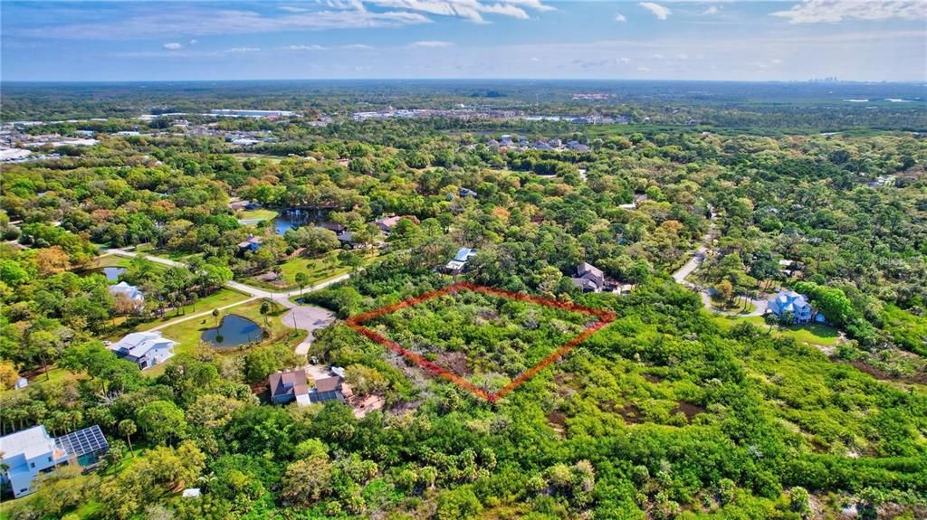 待售: $299,900 (1.13 acres)