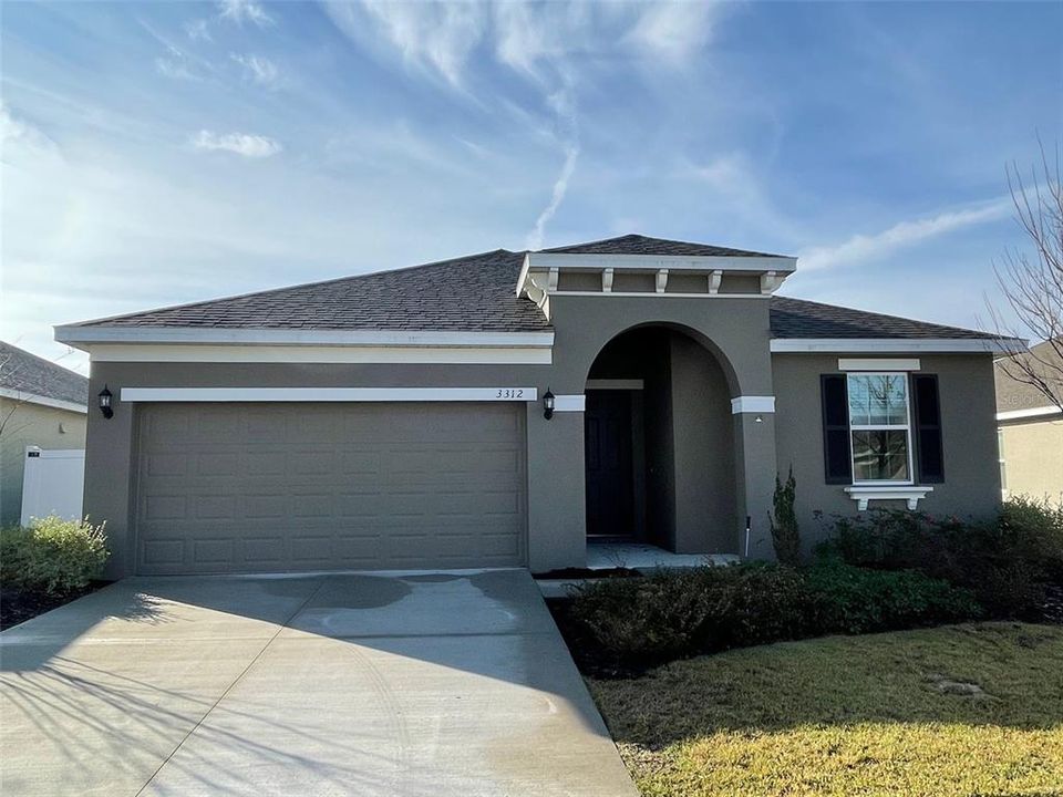 Recently Rented: $2,300 (3 beds, 2 baths, 1554 Square Feet)