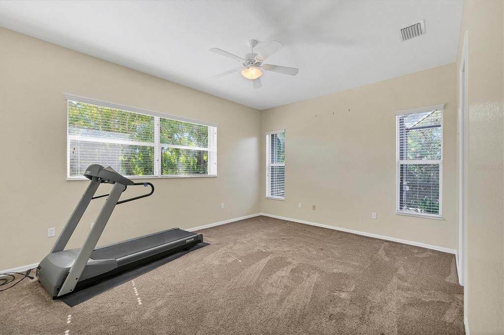 Activo con contrato: $425,000 (4 camas, 4 baños, 2585 Pies cuadrados)