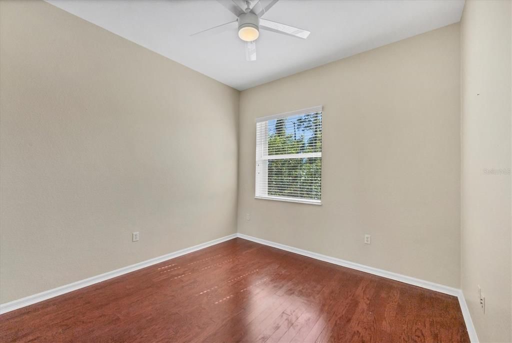 Activo con contrato: $425,000 (4 camas, 4 baños, 2585 Pies cuadrados)