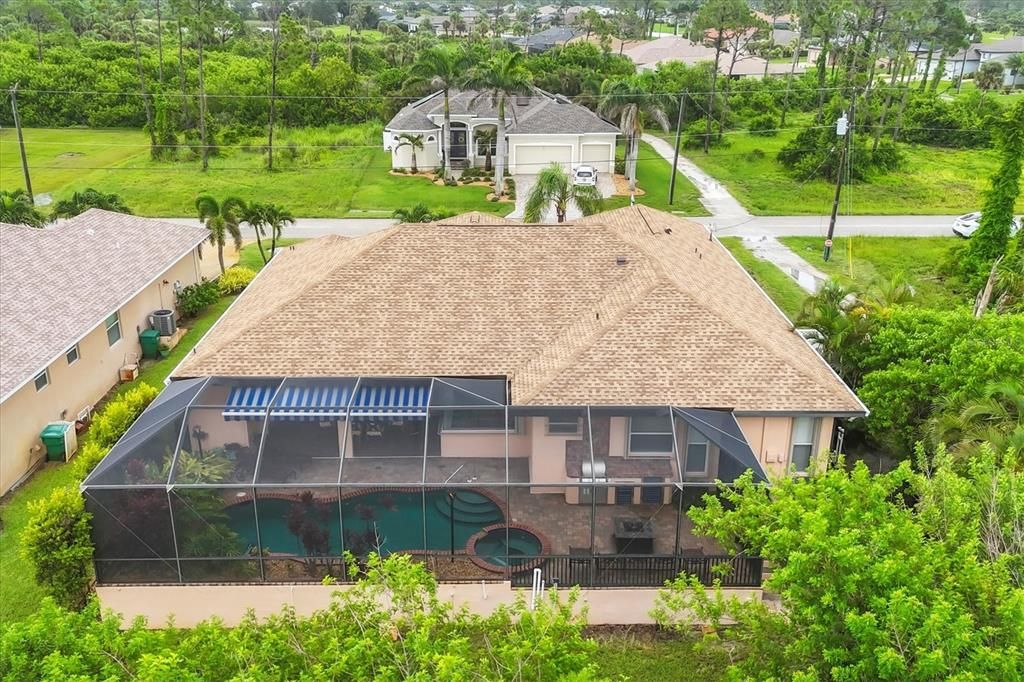 Activo con contrato: $425,000 (4 camas, 4 baños, 2585 Pies cuadrados)