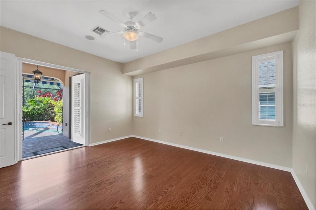 Activo con contrato: $425,000 (4 camas, 4 baños, 2585 Pies cuadrados)