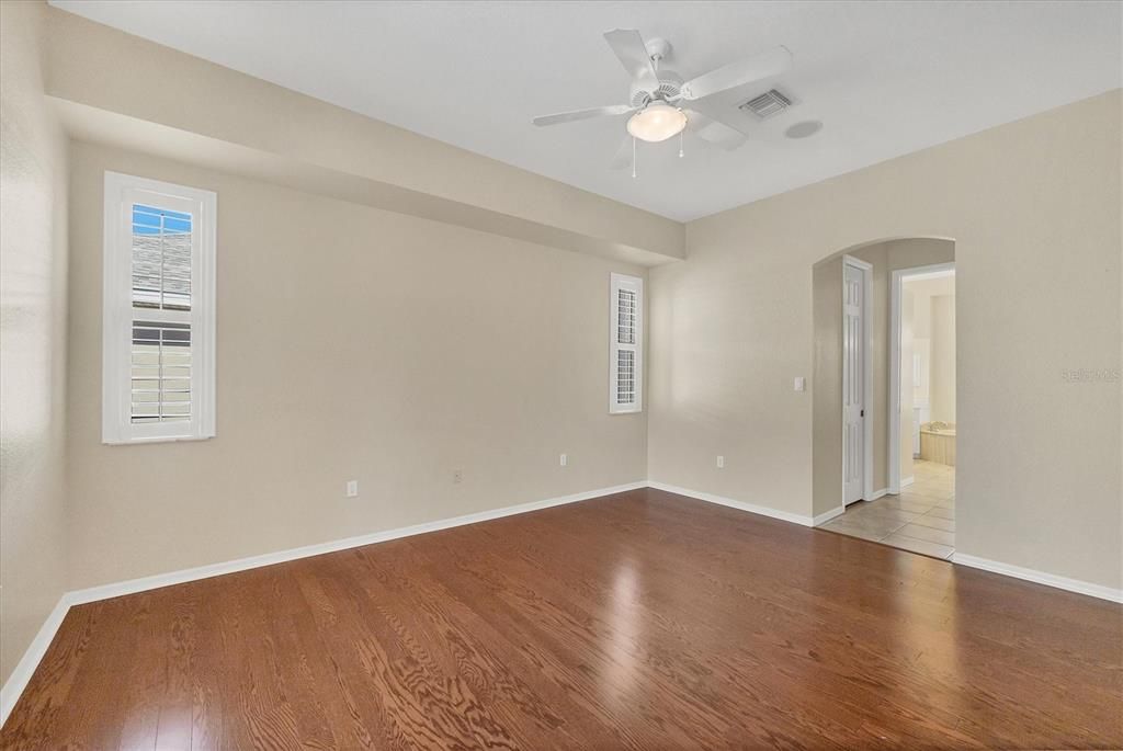 Activo con contrato: $425,000 (4 camas, 4 baños, 2585 Pies cuadrados)