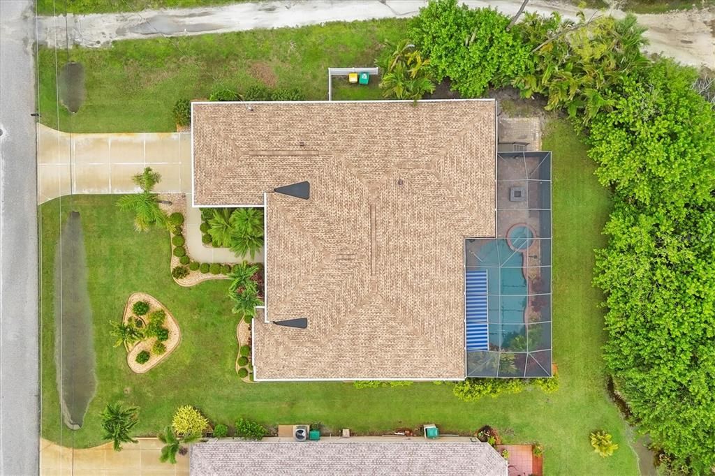 Activo con contrato: $425,000 (4 camas, 4 baños, 2585 Pies cuadrados)