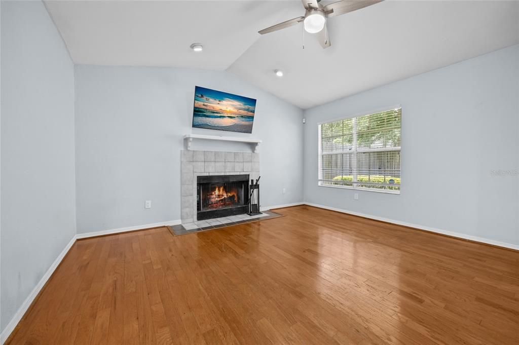 待售: $244,900 (2 贝兹, 2 浴室, 1014 平方英尺)