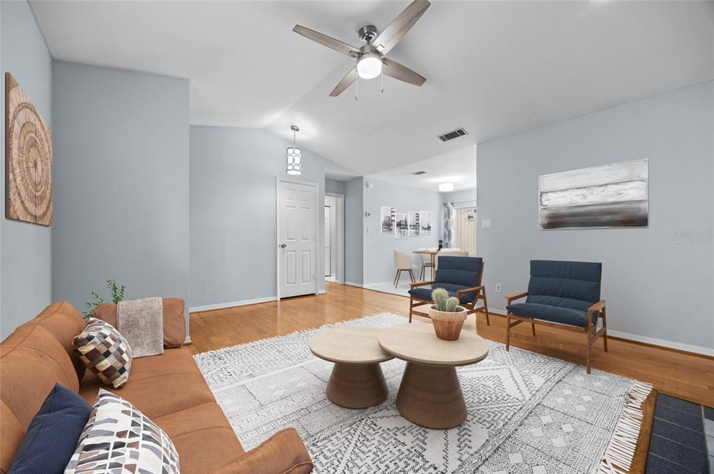 待售: $244,900 (2 贝兹, 2 浴室, 1014 平方英尺)