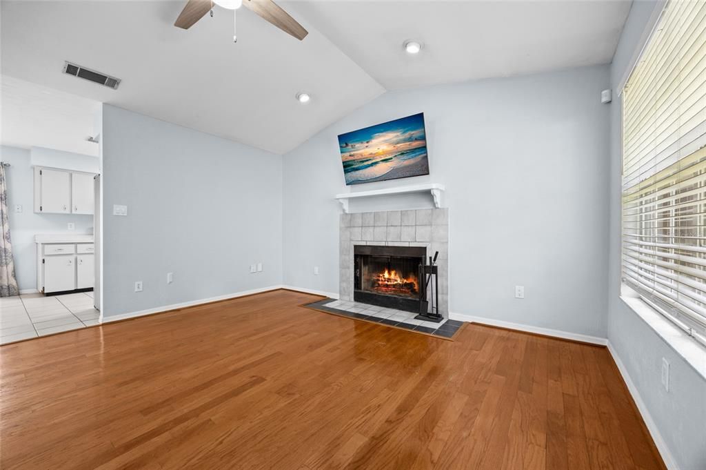 待售: $244,900 (2 贝兹, 2 浴室, 1014 平方英尺)