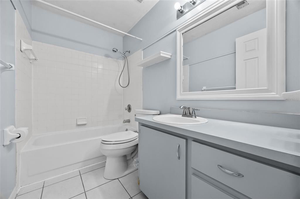 待售: $244,900 (2 贝兹, 2 浴室, 1014 平方英尺)