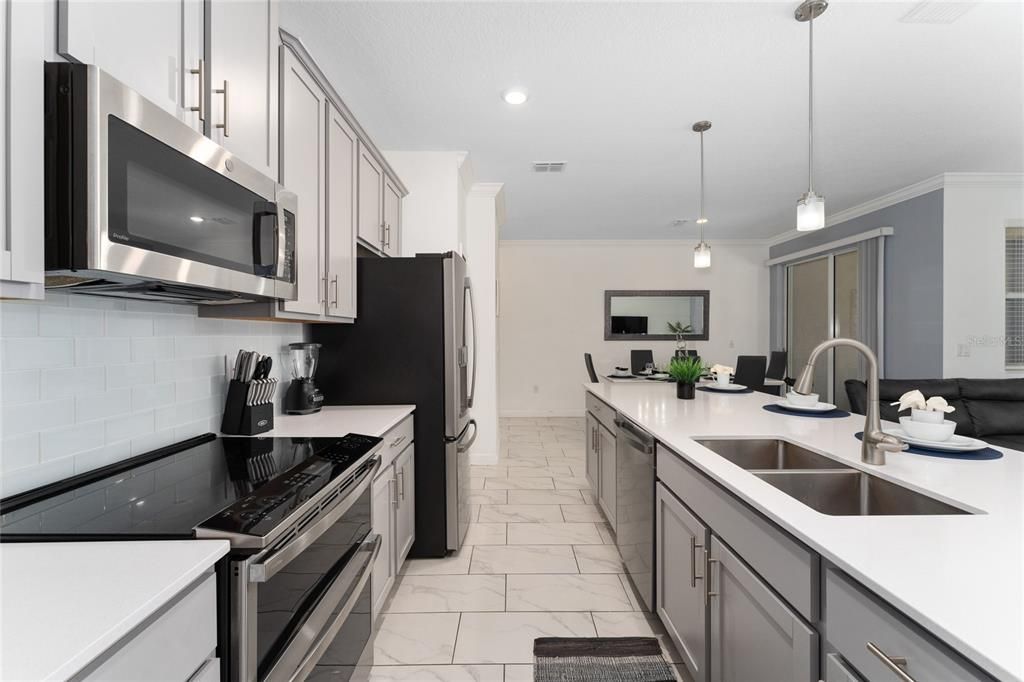 For Sale: $500,000 (4 beds, 3 baths, 1914 Square Feet)