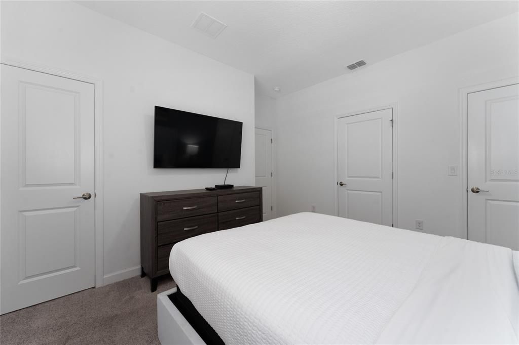 For Sale: $500,000 (4 beds, 3 baths, 1914 Square Feet)