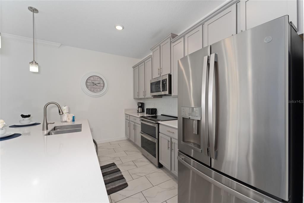 For Sale: $500,000 (4 beds, 3 baths, 1914 Square Feet)