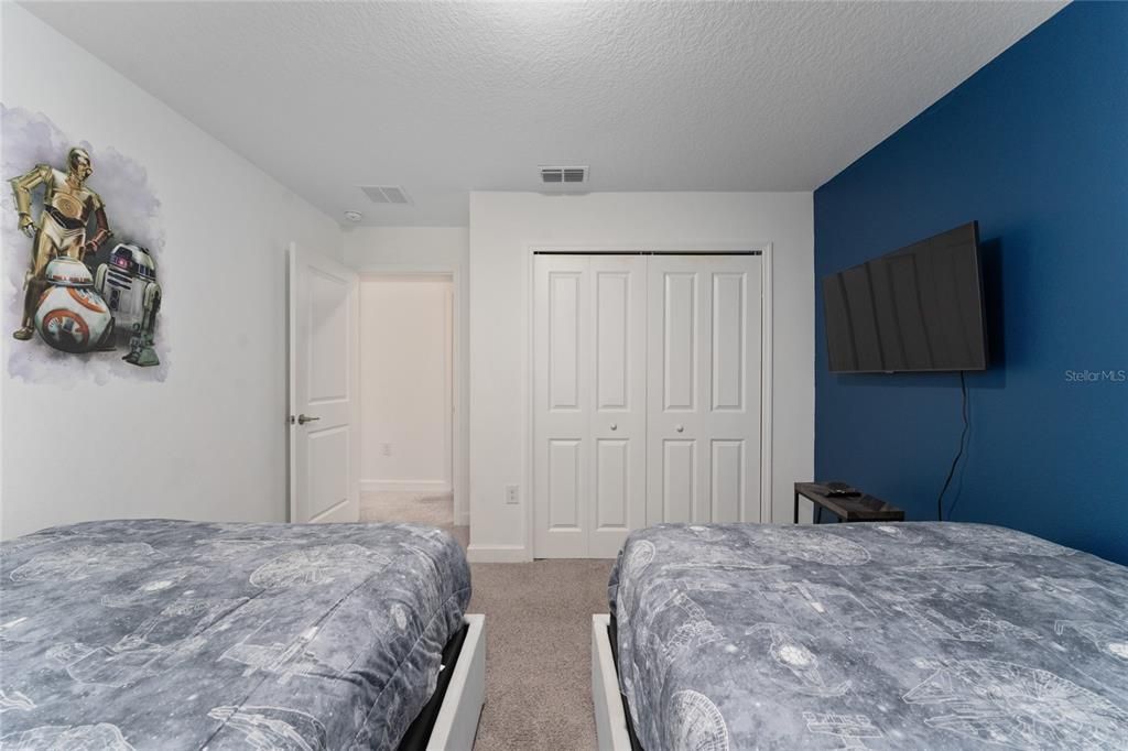 For Sale: $500,000 (4 beds, 3 baths, 1914 Square Feet)