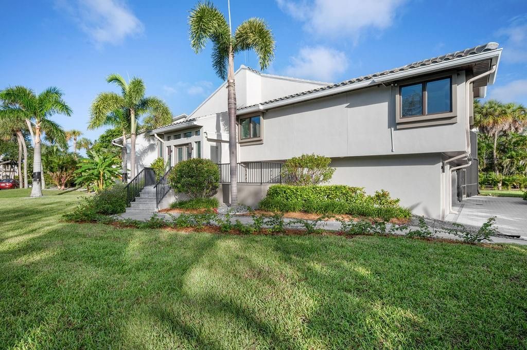 For Sale: $1,699,999 (2 beds, 3 baths, 3171 Square Feet)