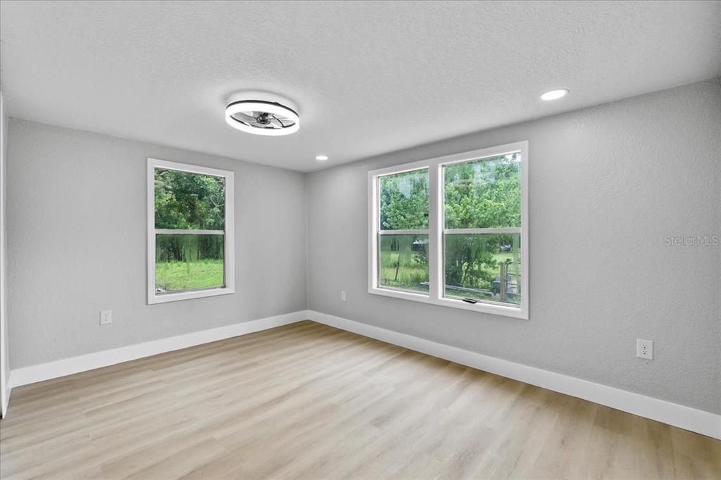 Active With Contract: $279,900 (3 beds, 2 baths, 1680 Square Feet)