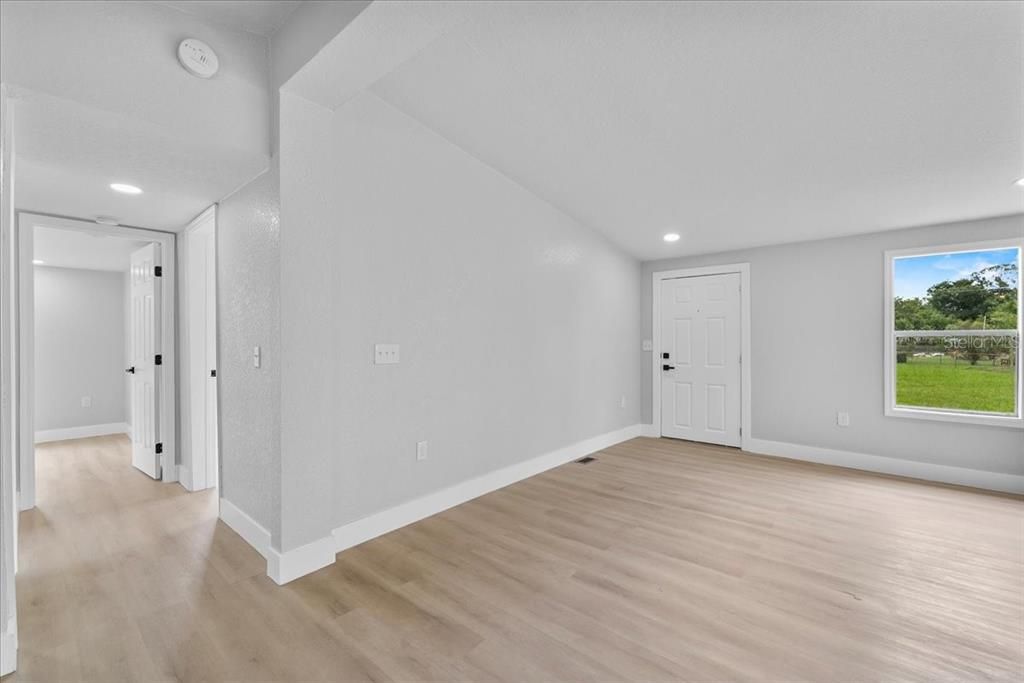 Active With Contract: $279,900 (3 beds, 2 baths, 1680 Square Feet)