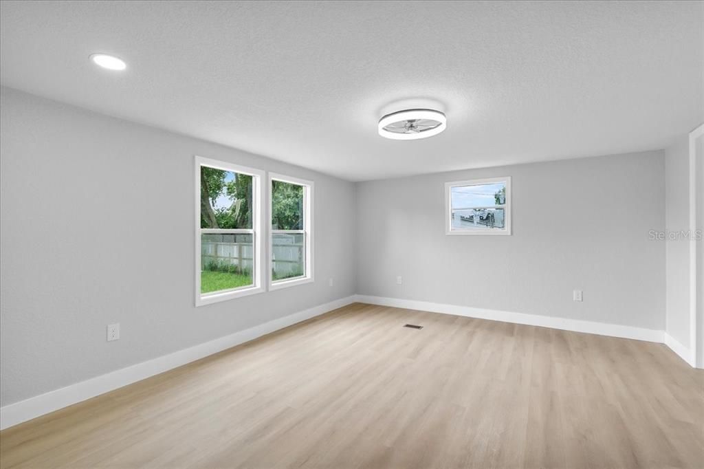 Active With Contract: $279,900 (3 beds, 2 baths, 1680 Square Feet)