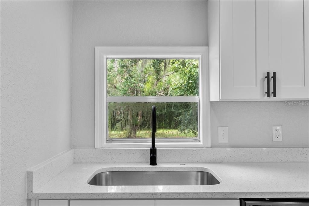 Active With Contract: $279,900 (3 beds, 2 baths, 1680 Square Feet)