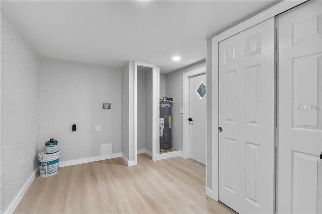 Active With Contract: $279,900 (3 beds, 2 baths, 1680 Square Feet)