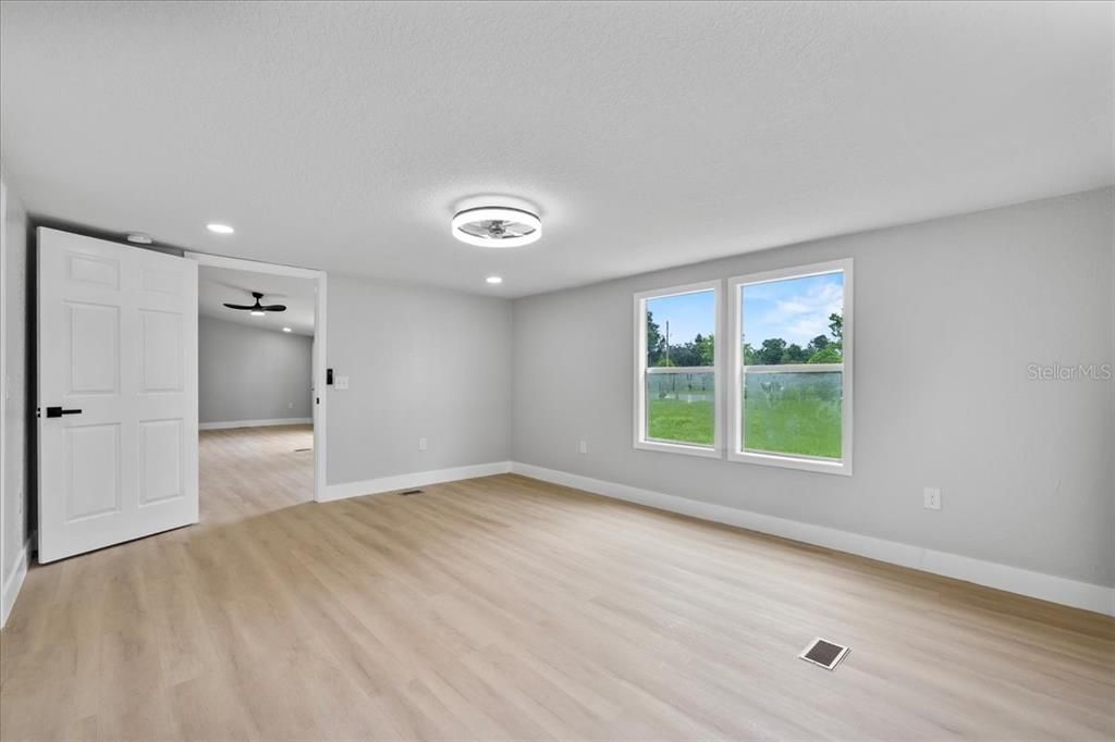 Active With Contract: $279,900 (3 beds, 2 baths, 1680 Square Feet)