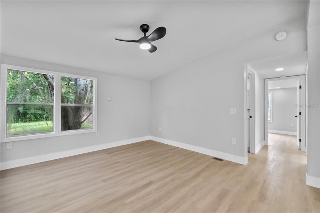 Active With Contract: $279,900 (3 beds, 2 baths, 1680 Square Feet)