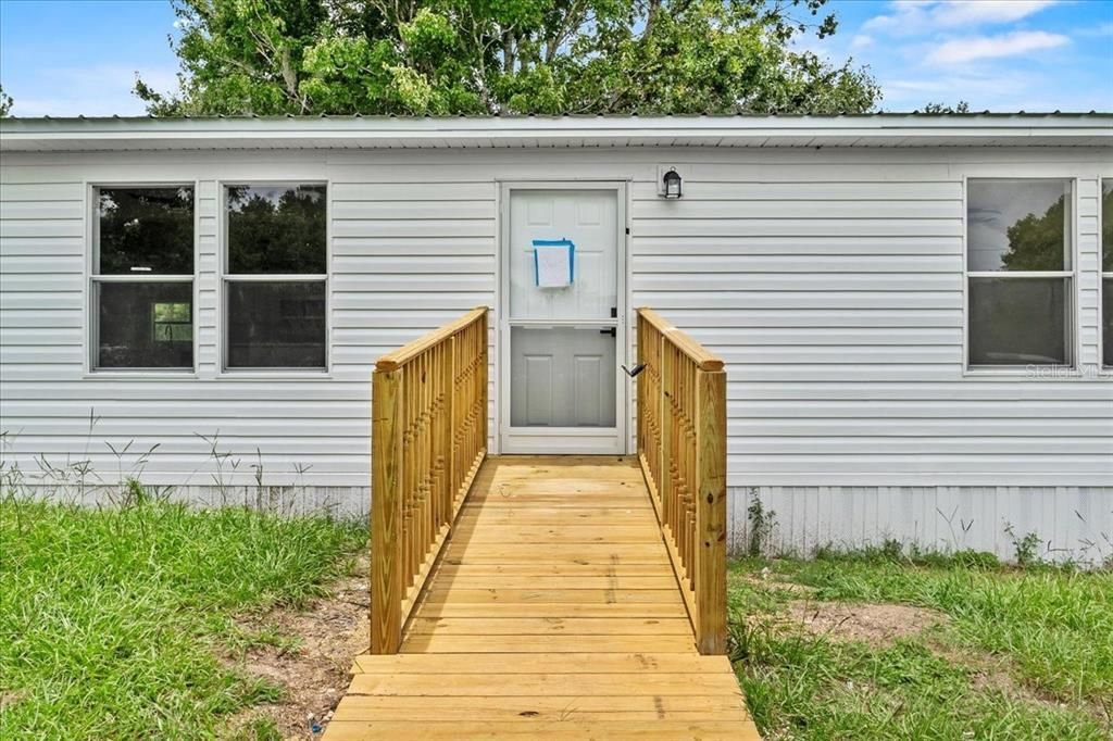 Active With Contract: $279,900 (3 beds, 2 baths, 1680 Square Feet)