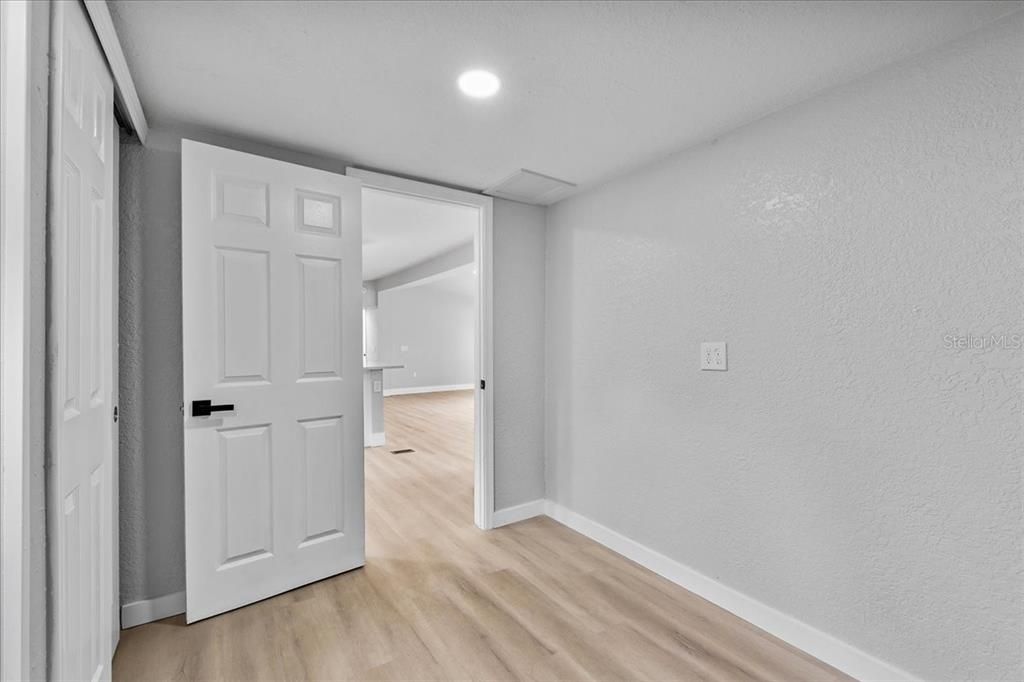 Active With Contract: $279,900 (3 beds, 2 baths, 1680 Square Feet)