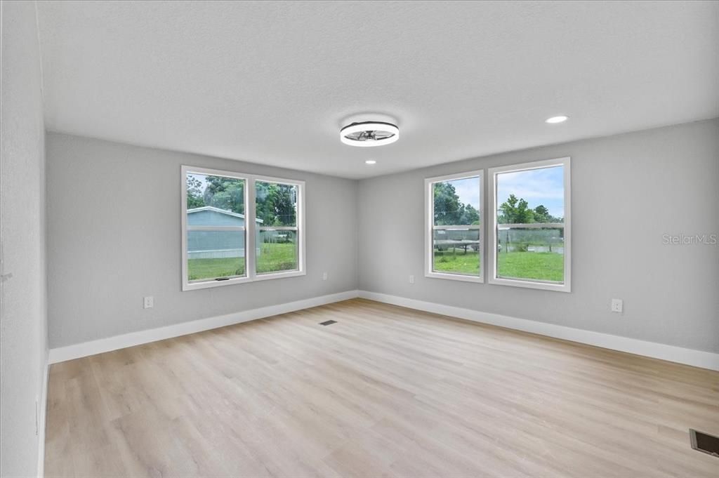 Active With Contract: $279,900 (3 beds, 2 baths, 1680 Square Feet)