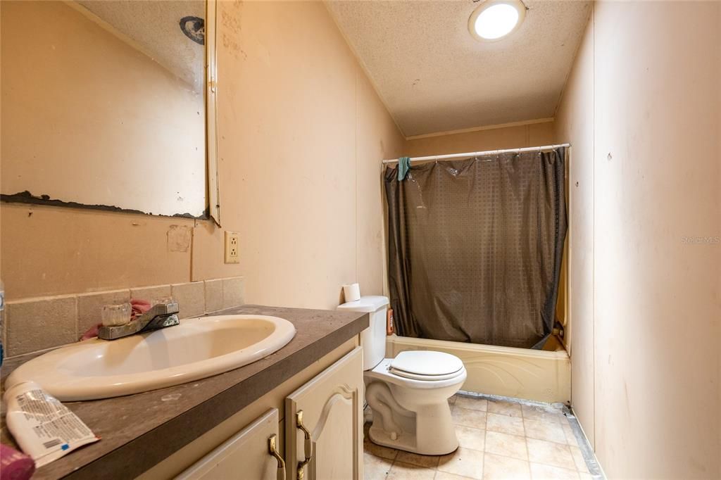 На продажу: $180,000 (4 спален, 2 ванн, 2280 Квадратных фут)