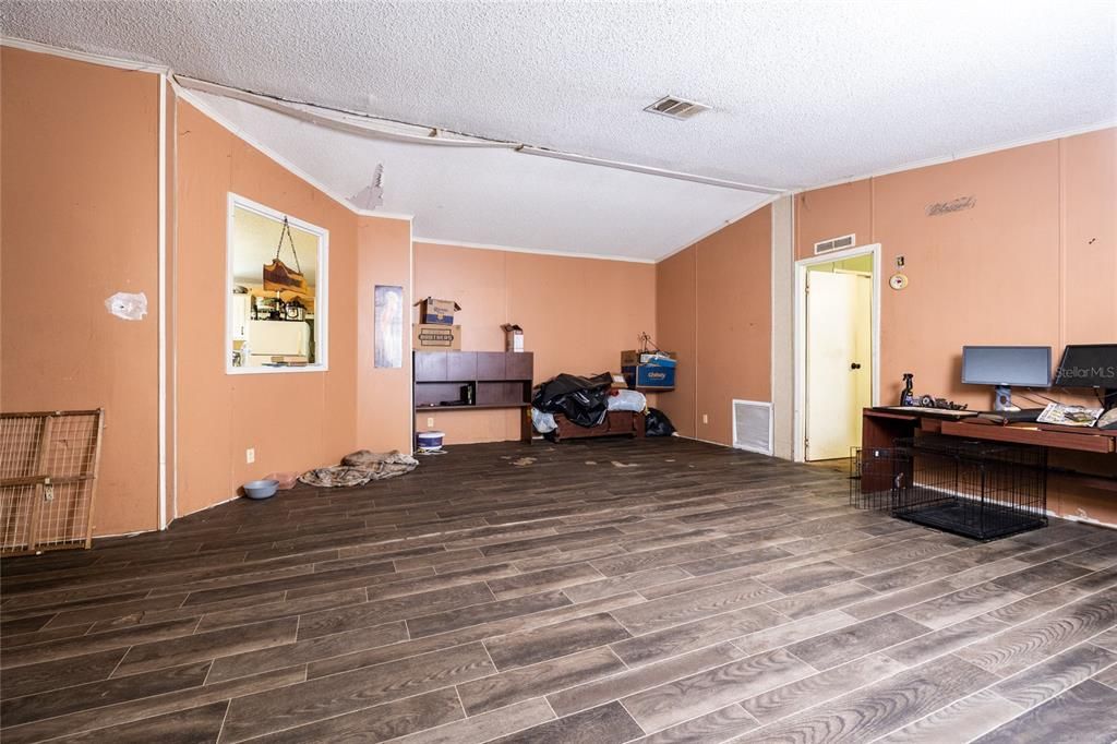 На продажу: $180,000 (4 спален, 2 ванн, 2280 Квадратных фут)