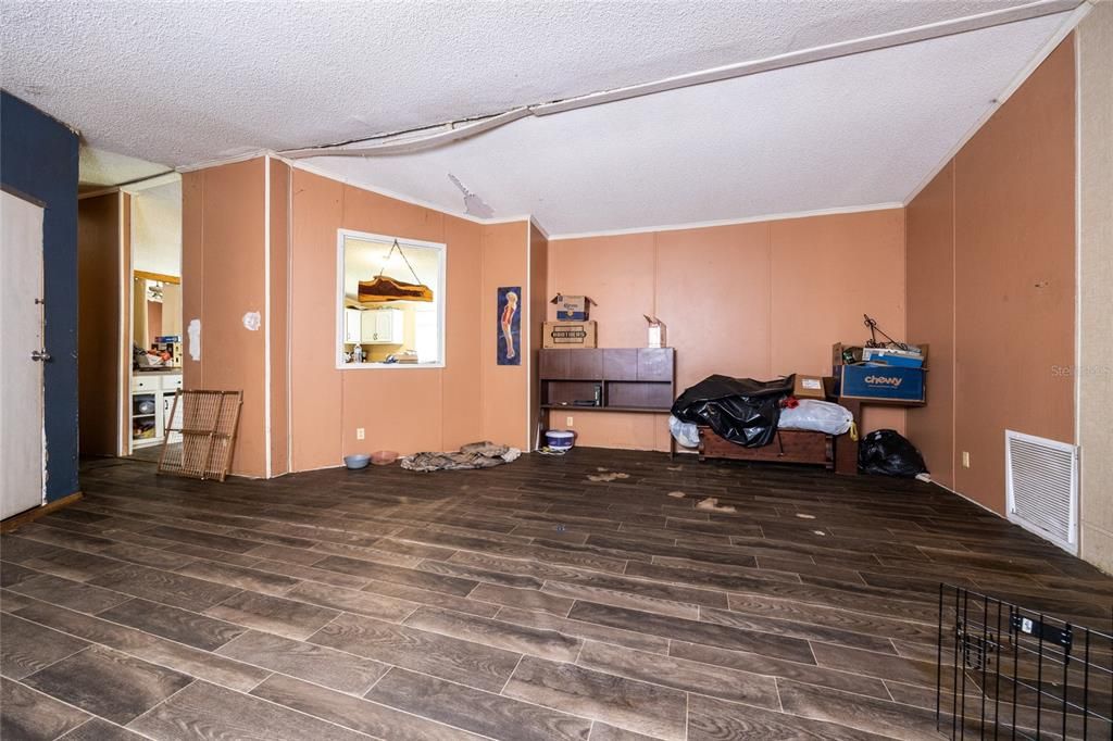 На продажу: $180,000 (4 спален, 2 ванн, 2280 Квадратных фут)