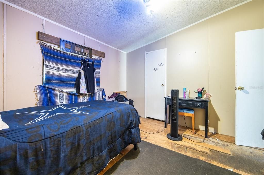 На продажу: $180,000 (4 спален, 2 ванн, 2280 Квадратных фут)