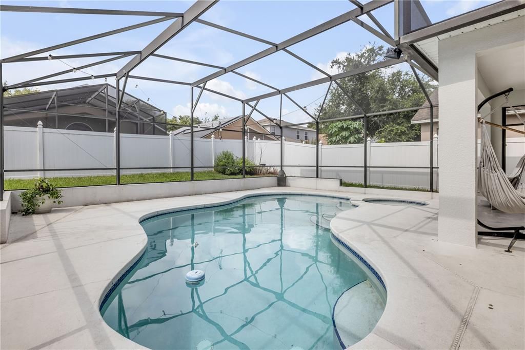 Под контрактом: $599,000 (4 спален, 2 ванн, 2270 Квадратных фут)