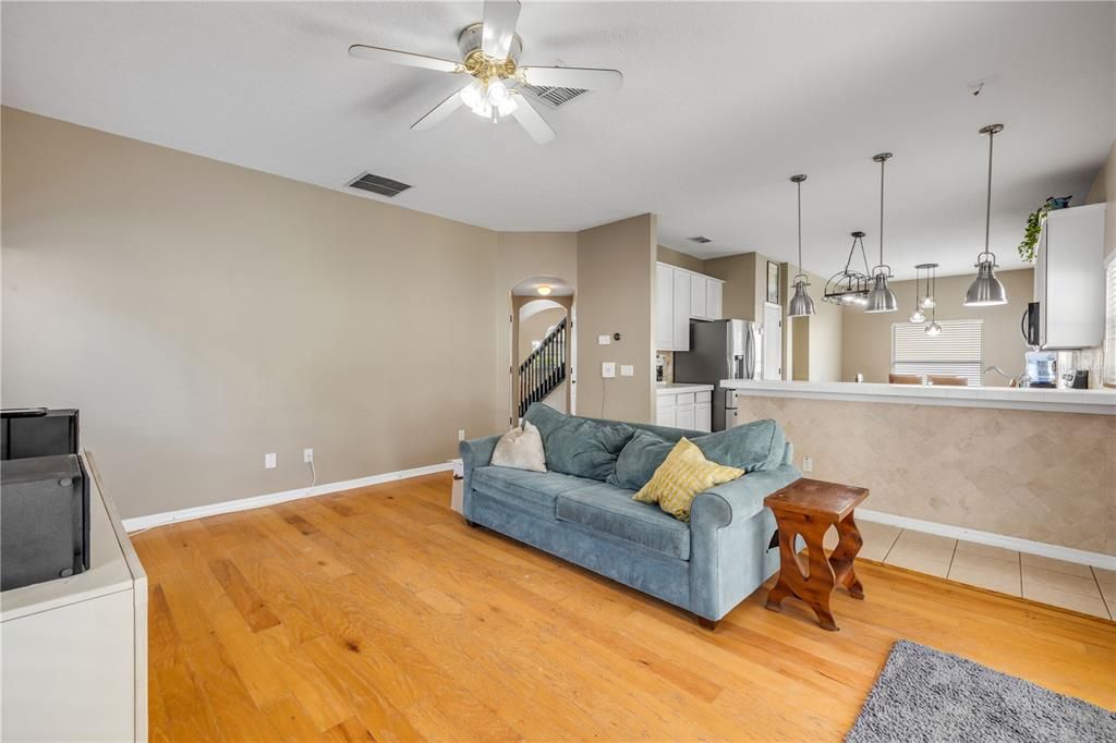 Под контрактом: $599,000 (4 спален, 2 ванн, 2270 Квадратных фут)