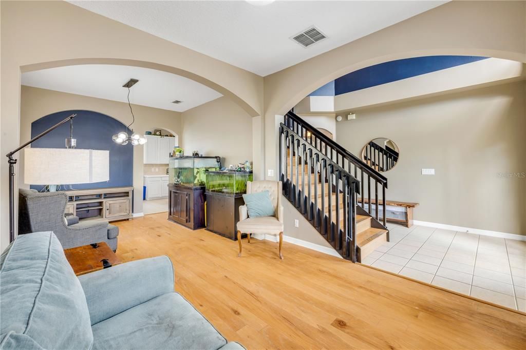 Под контрактом: $599,000 (4 спален, 2 ванн, 2270 Квадратных фут)