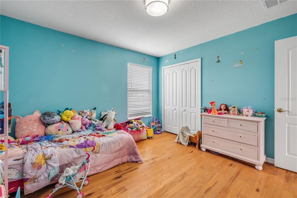 Под контрактом: $599,000 (4 спален, 2 ванн, 2270 Квадратных фут)