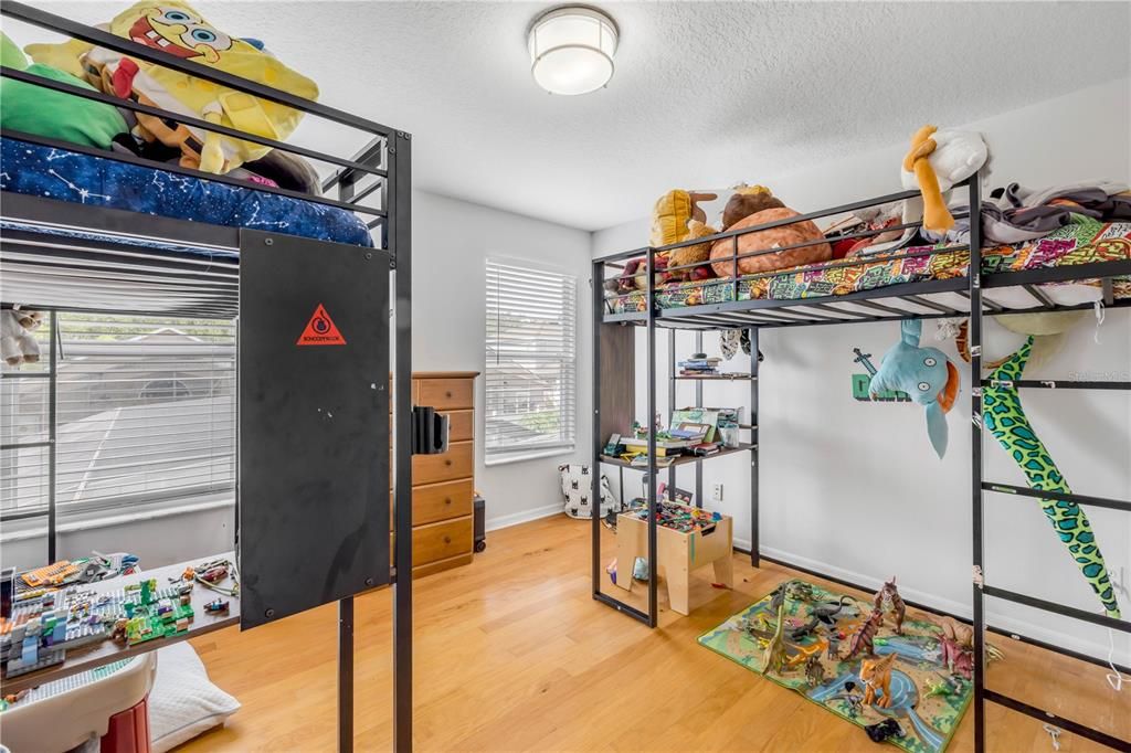 Под контрактом: $599,000 (4 спален, 2 ванн, 2270 Квадратных фут)