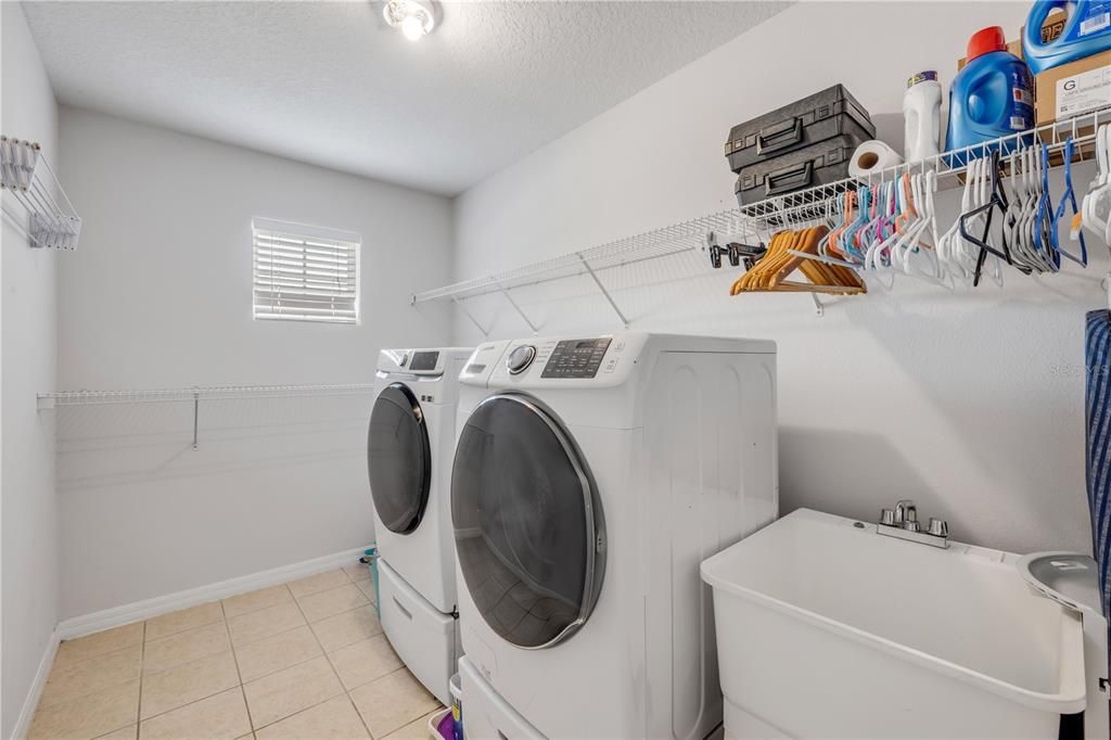 Под контрактом: $599,000 (4 спален, 2 ванн, 2270 Квадратных фут)