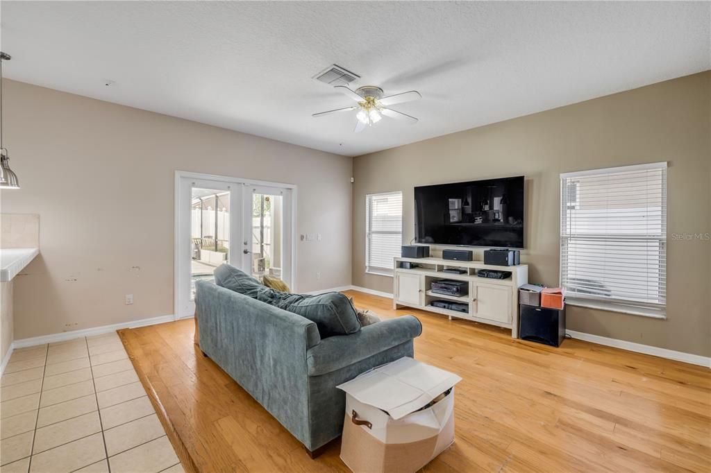 Под контрактом: $599,000 (4 спален, 2 ванн, 2270 Квадратных фут)