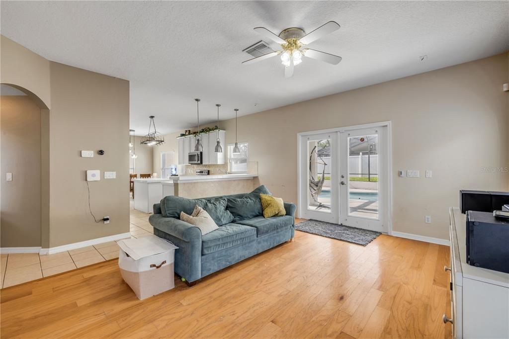 Под контрактом: $599,000 (4 спален, 2 ванн, 2270 Квадратных фут)