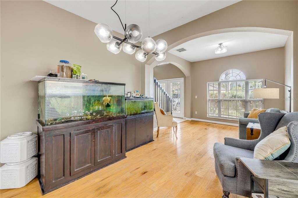 Под контрактом: $599,000 (4 спален, 2 ванн, 2270 Квадратных фут)