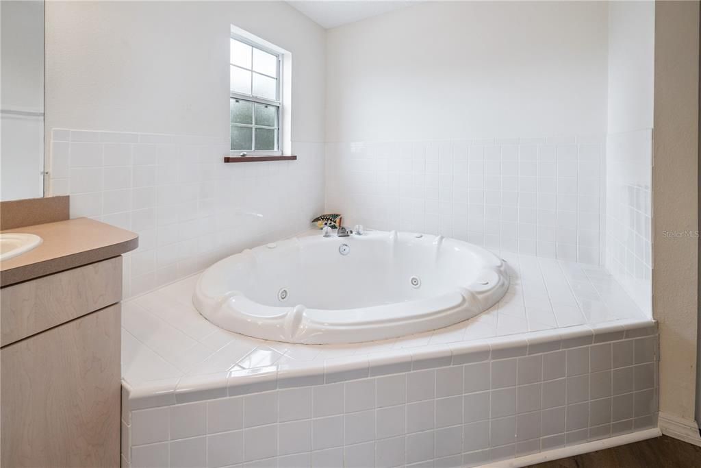 For Sale: $345,000 (3 beds, 2 baths, 1680 Square Feet)