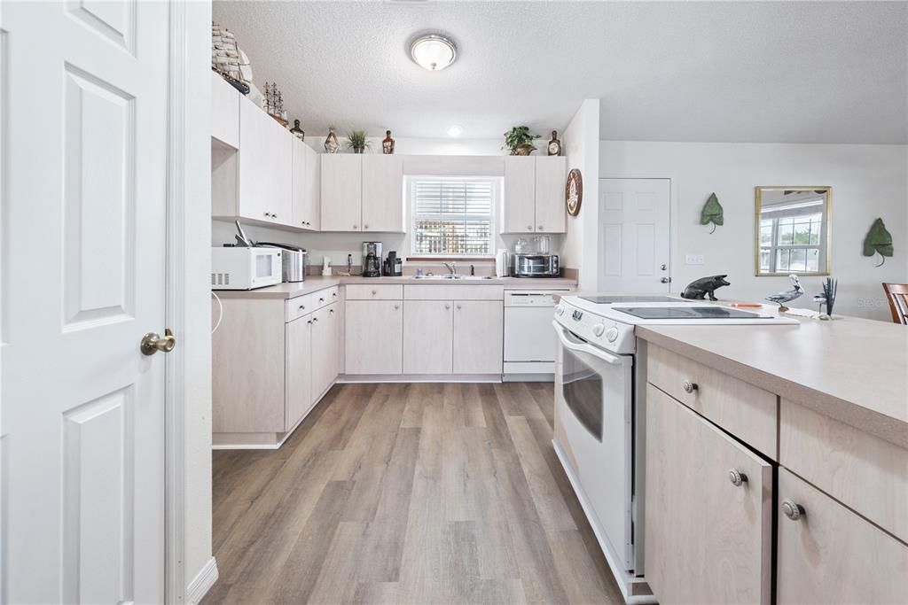 For Sale: $345,000 (3 beds, 2 baths, 1680 Square Feet)