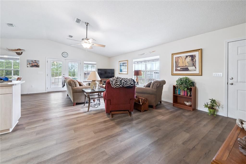 For Sale: $345,000 (3 beds, 2 baths, 1680 Square Feet)