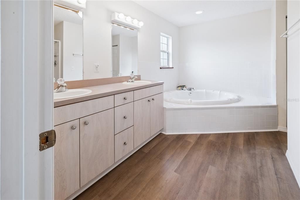 For Sale: $345,000 (3 beds, 2 baths, 1680 Square Feet)